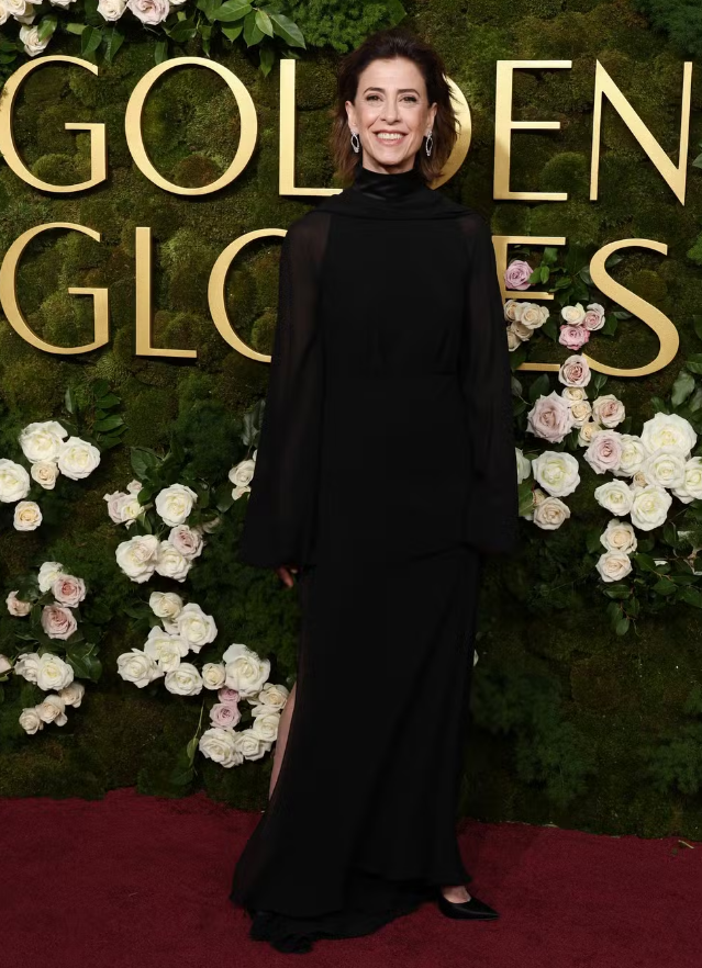 Fernanda Torres no tapete vermelho do Globo de Ouro 2025 — Foto: Getty