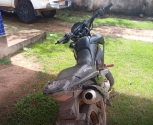 Veículos e objetos recuperados pela Policia Militar (Foto: Divulgação)