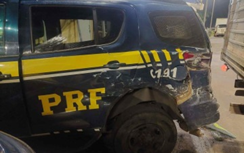 Caminhoneiro alcoolizado colide intencionalmente com Unidade Operacional da PRF no Recanto das Emas - (Foto/crédito: Divulgação/PRF)