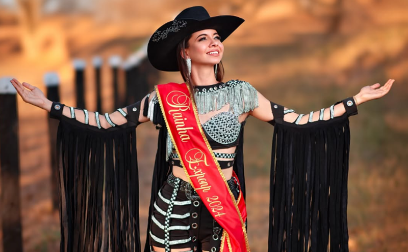  Mari Claudia Rodrigues, Rainha da Exponp 2024. (Foto>Rede Social) Rainha do Rodeio de 2024, vai passar a faixa na abertura da festa em junho de 2025.