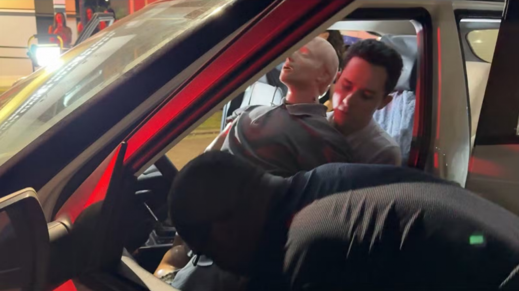 O médico e namorado da vítima Bruno Felisberto do Nascimento Tomiello  de 29 anos participa da simulação do crime  realizada pela Politec Foto- Reprodução (1)