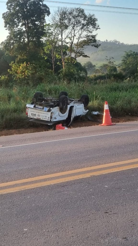 A Camionete envolvida no acidente, ainda permanece no local | Foto: Divulgação