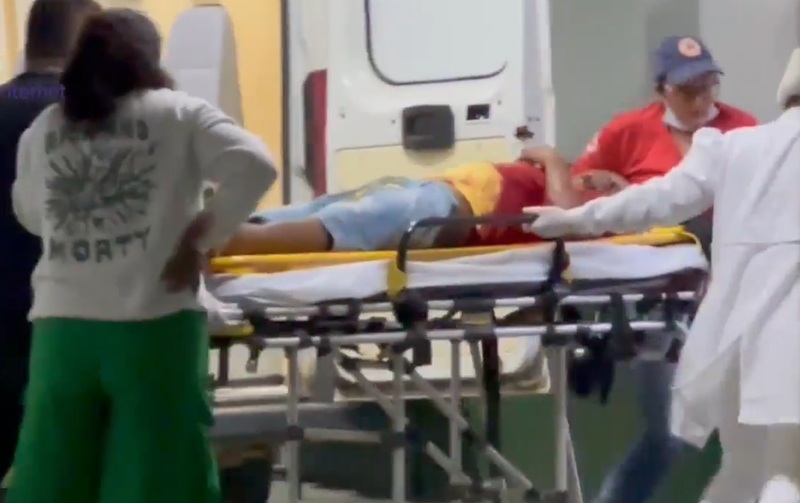 Homem foi socorrido pelo SAMU (Foto:Reprodução TV Progresso/Facebook)