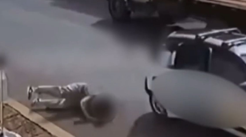 Mulher pula de carro de aplicativo por não ter dinheiro para pagar corrida