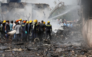 Das 242 pessoas, 217 são adultos, 11 crianças e dois bebês. | © REUTERS/Amit Dave