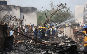 Das 242 pessoas, 217 são adultos, 11 crianças e dois bebês. | © REUTERS/Amit Dave