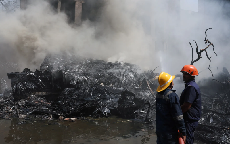 Das 242 pessoas, 217 são adultos, 11 crianças e dois bebês. | © REUTERS/Amit Dave