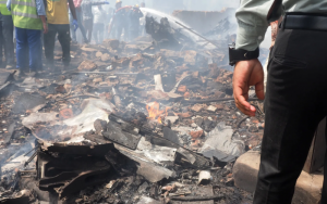 Das 242 pessoas, 217 são adultos, 11 crianças e dois bebês. | © REUTERS/Amit Dave