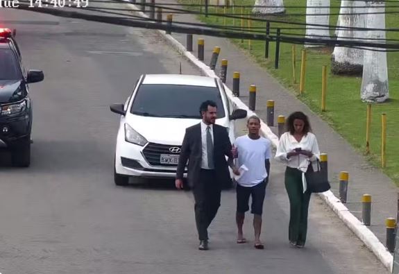 Poze do Rodo a caminho da saída do presídio — Foto: Divulgação