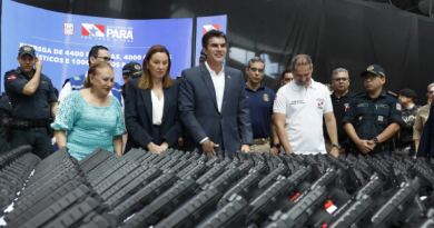 Entre os itens entregues estão 4.400 pistolas do tipo Beretta, 4 mil coletes balísticos, e ainda, mil rádios transceptores. Fotos: Irene Almeida