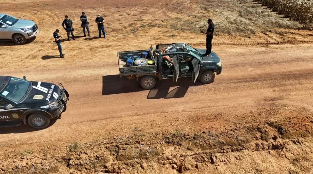 Um dos passageiros do veículo morreu no local com a batida — Foto: Polícia Civil de Mato Grosso