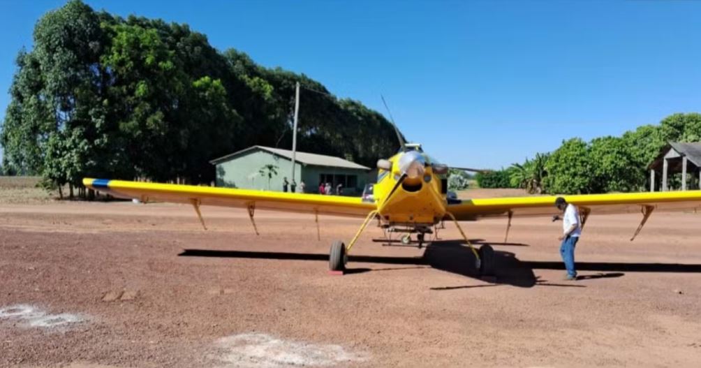 Avião agrícola que bateu na caminhonete — Foto: Polícia Civil de Mato Grosso