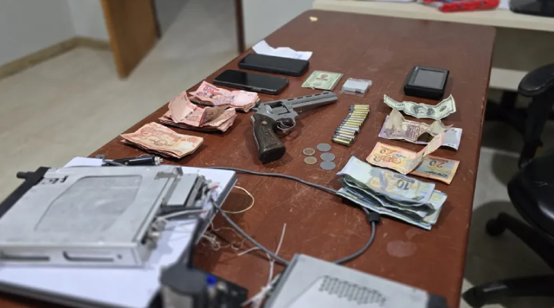 Armas, dinheiro e celulares foram apreendidos com suspeitos de tráfico no PA — Foto: PF/Divulgação