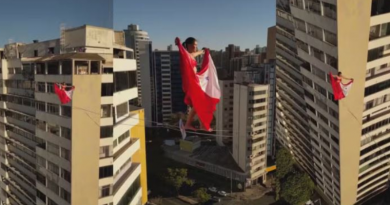 Andreza Pereira é atleta de highline e vestiu uma saia de carimbó com a bandeira do Pará estampada para homenagear o estado a uma altura de 229 metros. — Foto_ Reprodução _ Redes sociais
