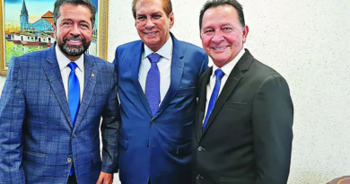 Senador Jader Barbalho ao lado do deputado Henderson Pinto e Zé Maria Tapajós, prefeito de Santarém _ Divulgação