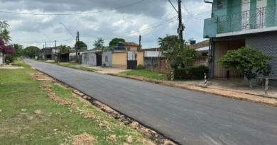 Trecho da rua Variante após o asfalto comprado pelos moradores. — Foto: Arquivo pessoal