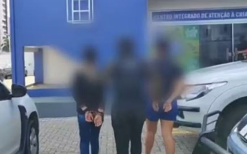 PC-AM desarticula esquema de exploração sexual e prende pai, mãe e madrasta por crimes contra uma criança de 5 anos — Foto: Divulgação PC/AM