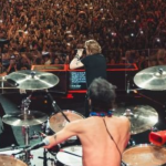 Guns atrasou 40 minutos, fez show de 3h e público vaiou Lula