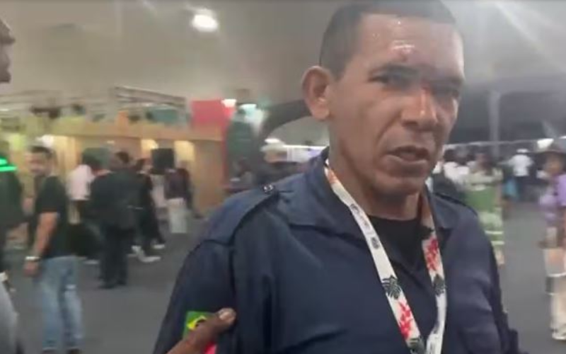 Homem ferido na testa na COP30. — Foto Lizandra Rodrigues